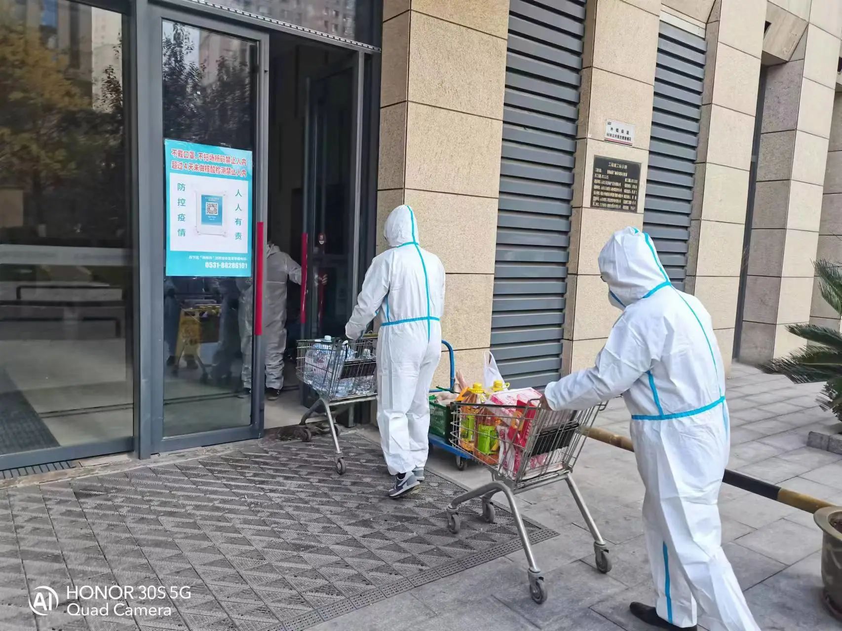 以人為本，服務(wù)至上，魯商服務(wù)抗疫保供獲點(diǎn)贊