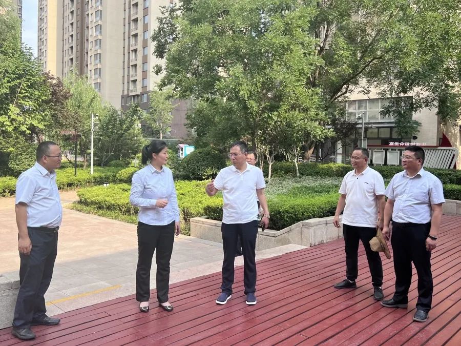 魯商服務(wù)開展“四不兩直”調(diào)查研究工作