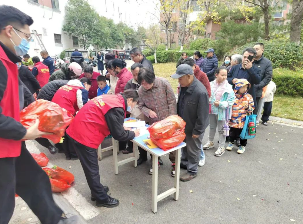 滯銷白菜變“百財(cái)”——魯商服務(wù)開(kāi)展愛(ài)心助農(nóng)活動(dòng)