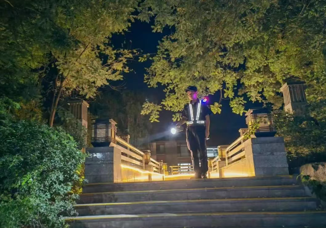 魯商服務(wù)“高考”提前交卷，請(qǐng)審閱！